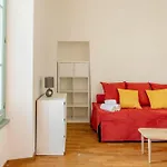 Very central studio a stone\'s throw from the Nice étoile shopping center